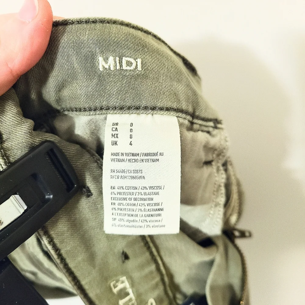 5/$30 American Eagle Super Stretch Army Green Midi Shorts w/ Cuffed Hems - Picture 4 of 4